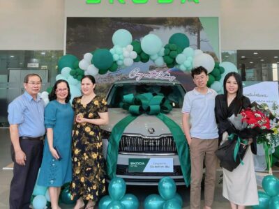 giao xe skoda (2)