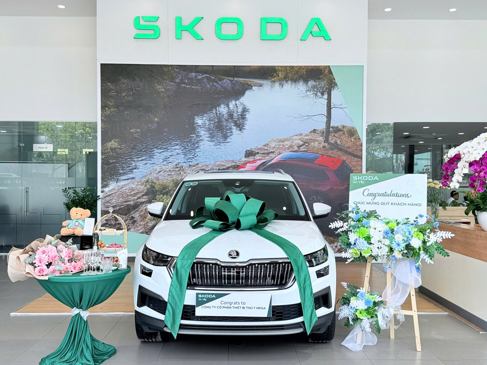 z6405182638968 624f2996eaa310ed0dcd794b0217bfd7 Bàn Giao Xe Skoda Mới – Chuyến Hành Trình Đầy Ý Nghĩa Cùng Skoda!