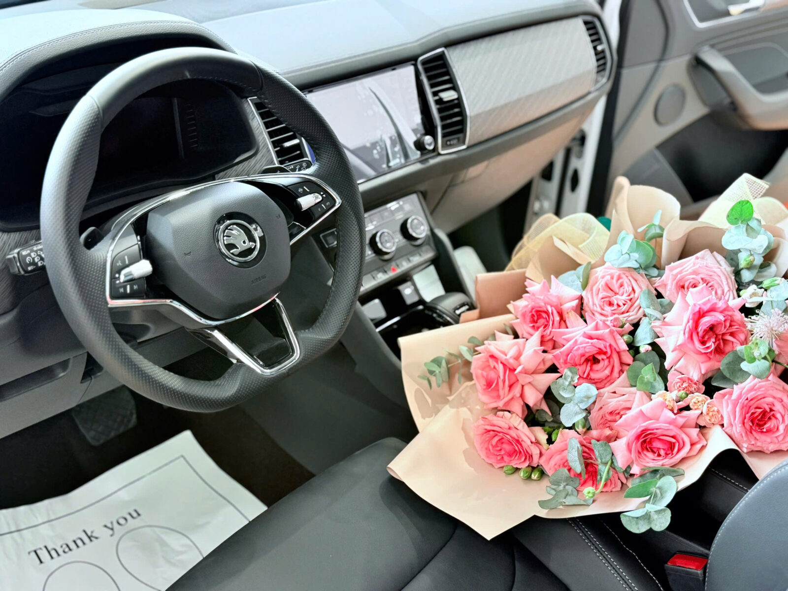 z6405182644114 2f89186a72c5e12892b9b66cd7e6f883 Bàn Giao Xe Skoda Mới – Chuyến Hành Trình Đầy Ý Nghĩa Cùng Skoda!